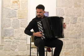 Dragan Jelačić održao koncert u čast svoje bivše škole