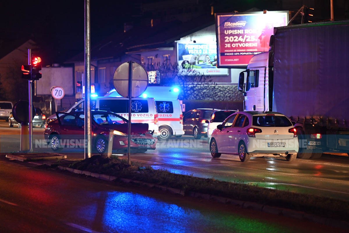 Detalji saobraćajke u Banjaluci: Učestvovalo i vozilo Hitne pomoći (VIDEO)