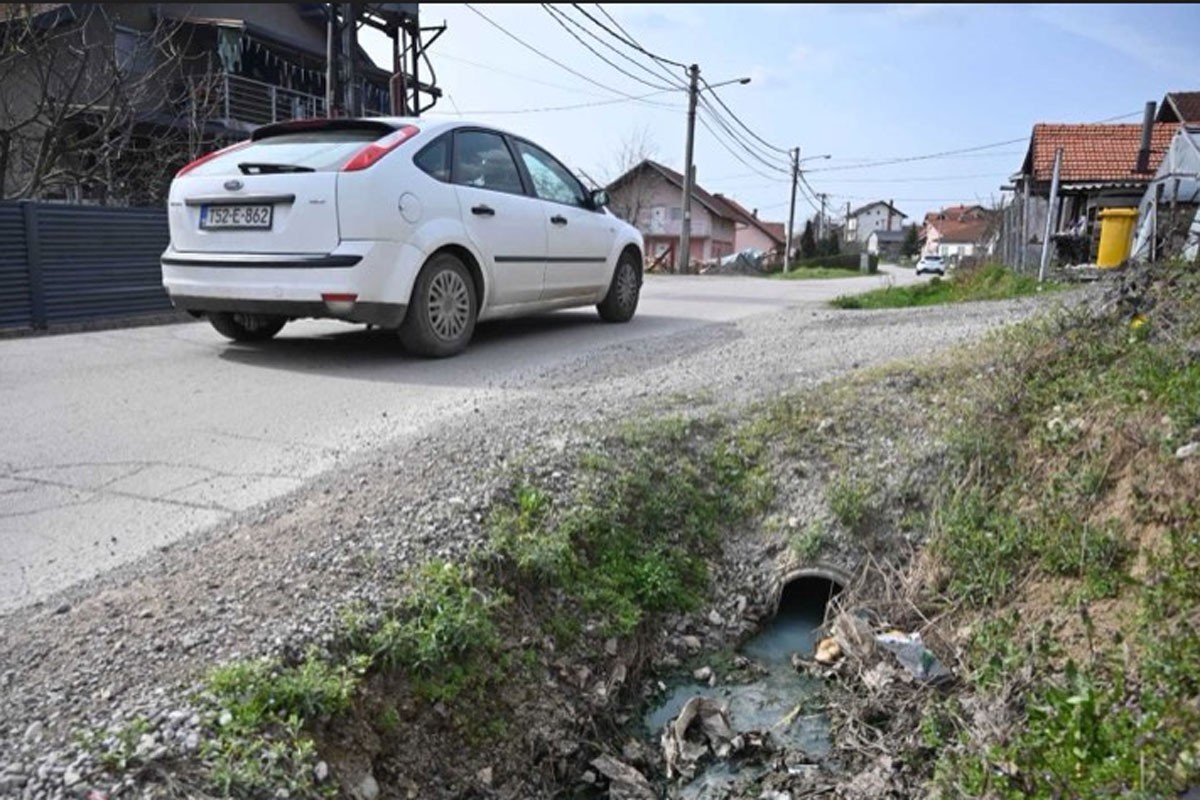 Jedna od najdužih ulica u Banjaluci puna rupa, kad kreće sanacija?