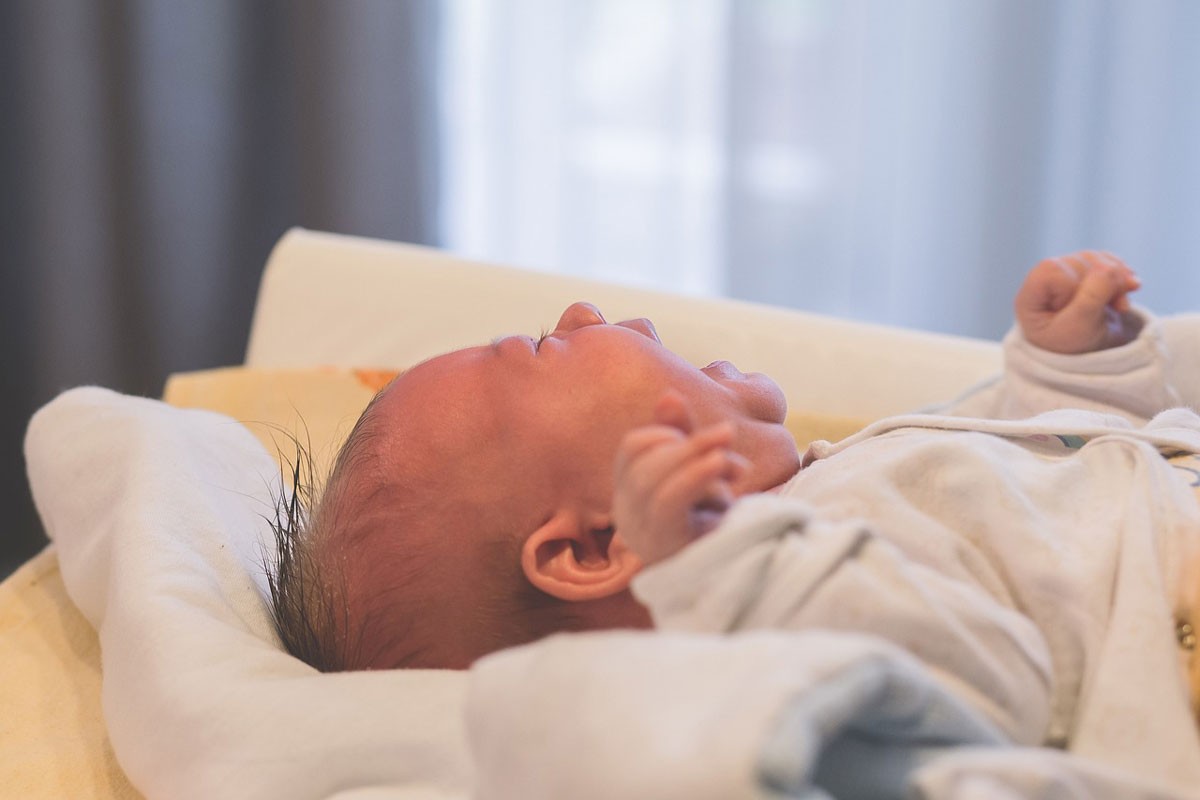 Šta može pomoći pri ublažavanju grčeva kod bebe?