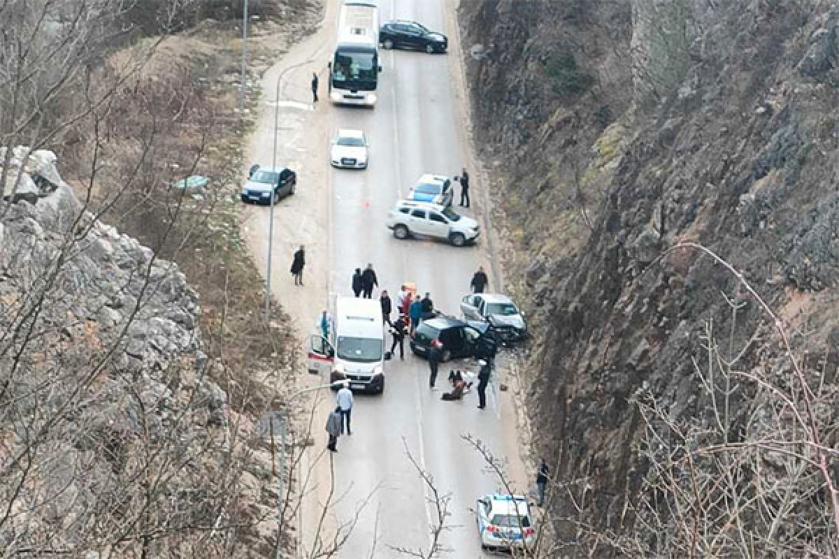 Teška nezgoda na putu Pale-Sarajevo: Više povrijeđenih