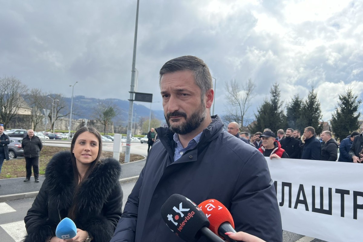Ninković i Đajić organizovali protest pored kružne raskrsnice u Banjaluci (VIDEO)
