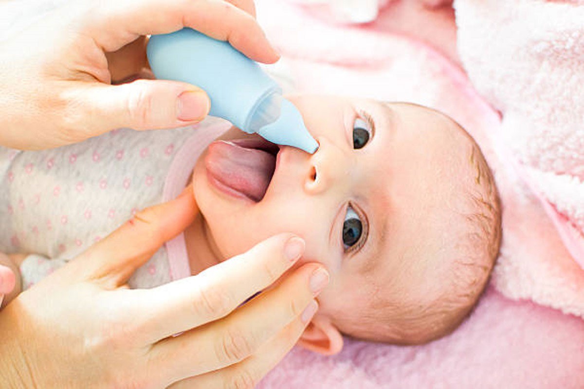 Pedijatar objašnjava: Kako bebama pravilno očistiti nos