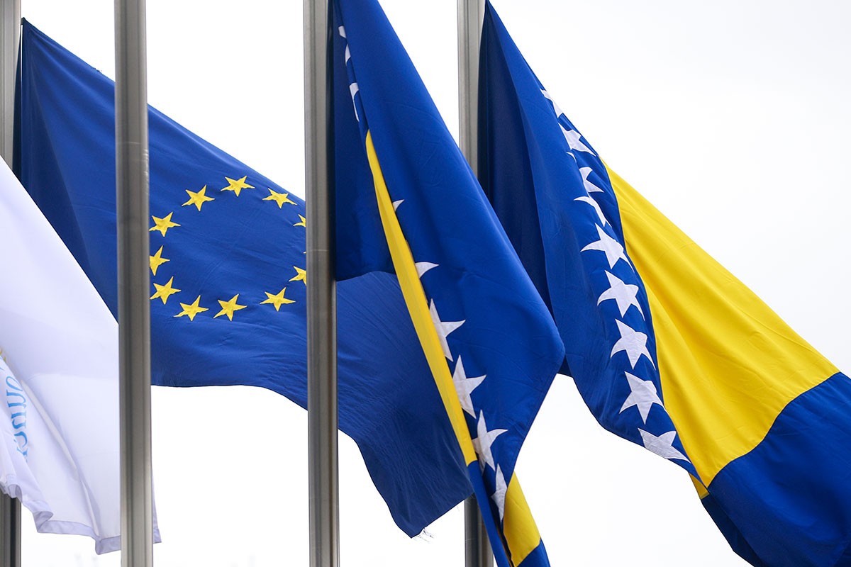 "Politico": BiH će otvoriti pregovore sa EU, ali nastavak procesa uslovljen