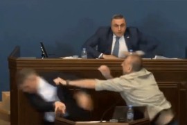 Tuča u gruzijskom parlamentu: Poslanika udario pesnicom u glavu (VIDEO)