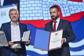 Svečana akademija u Banjaluci: Ključ grada posthumano generalu ...