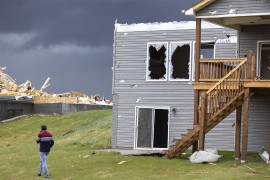 Dramatično u SAD: Oluje i tornada prevrću vozila i ruše kuće, ima ...