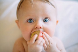 Kako olakšati bebi nicanje zuba
