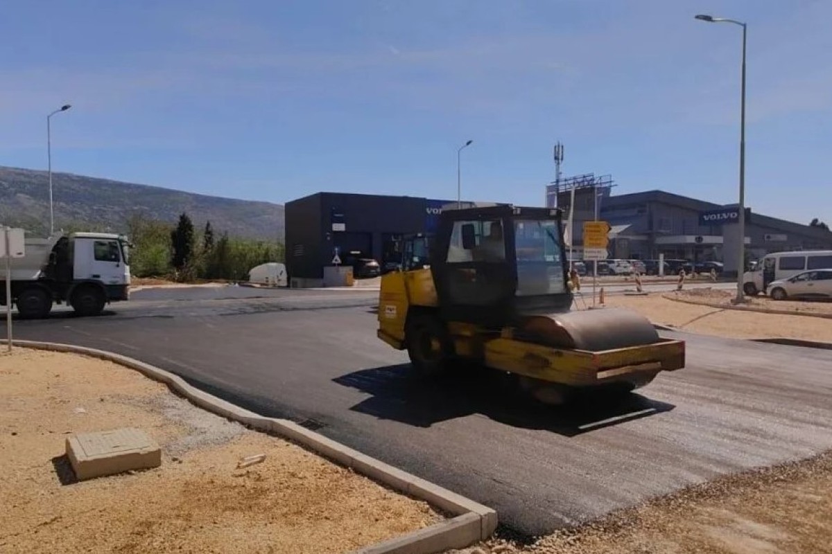 Završeno postavljanje završnog sloja asfalta u Rodoču