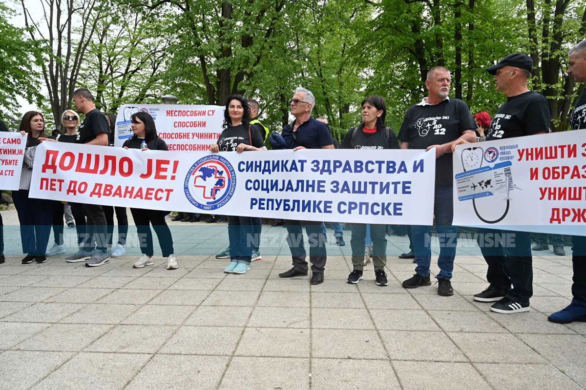 Zaposleni u zdravstvu Srpske protestima zatražili veće plate (VIDEO)