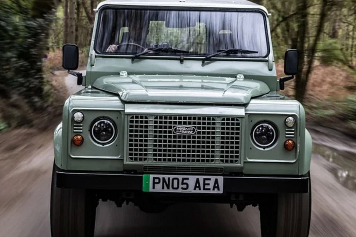 Preporodili stari Land Rover Defender: Sad ide na četiri električna motora