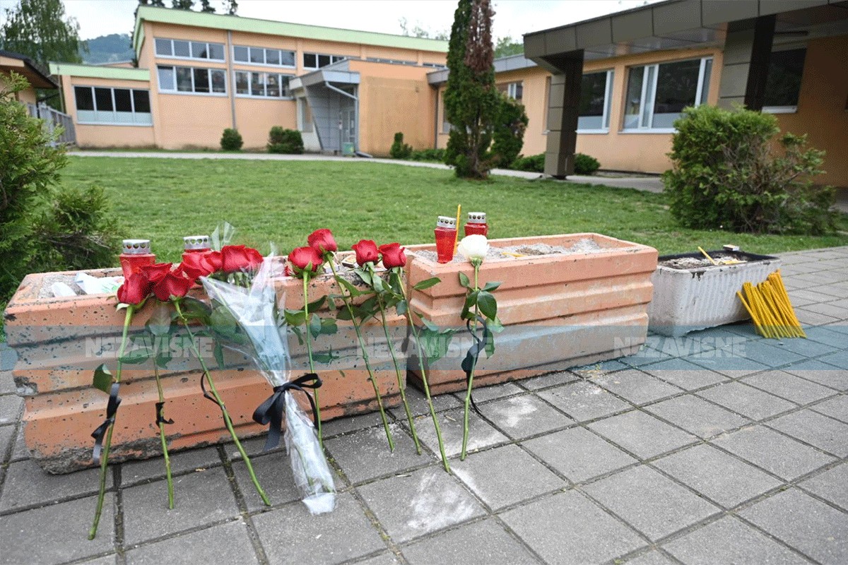 Porodica, kolege, prijatelji i đaci u suzama se oprostili od pedagogice Milane Koprene