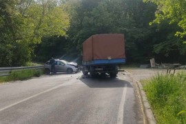 Sudar automobila i kamiona u Banjaluci, dvije osobe povrijeđene