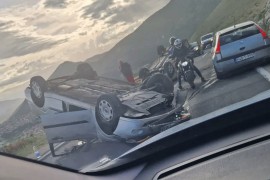 Udes u Trebinju, dva vozila završila na krovu
