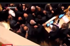 Opšta tuča u gruzijskom parlamentu zbog zakona o "stranim agentima" ...