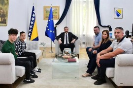 Ismailu Zulfiću i Ismailu Barlovu uručeni diplomatski pasoši