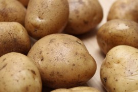 Kako pravilno čuvati krompir da ne proklija