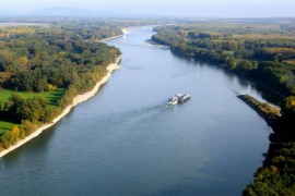 Tragedija na Dunavu: Dvije osobe poginule u sudaru čamaca