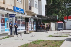 Policija sa puškama upala u prostorije Poštanske štedionice na Kosovu