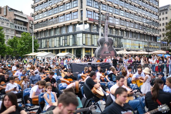 Rekord u centru Beograda: 1.000 gitarista sviralo istovremeno