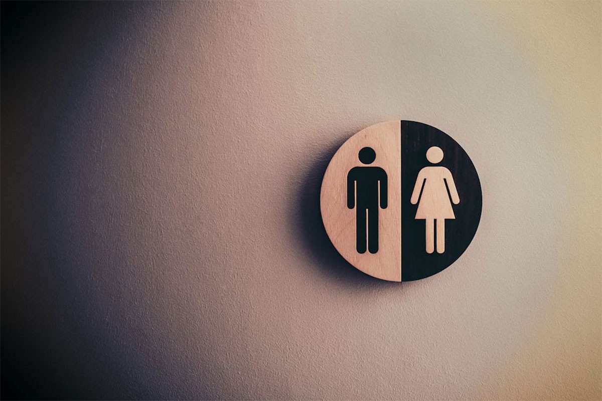 U britanskim barovima i kancelarijama biće zabranjeni novi rodno neutralni toaleti