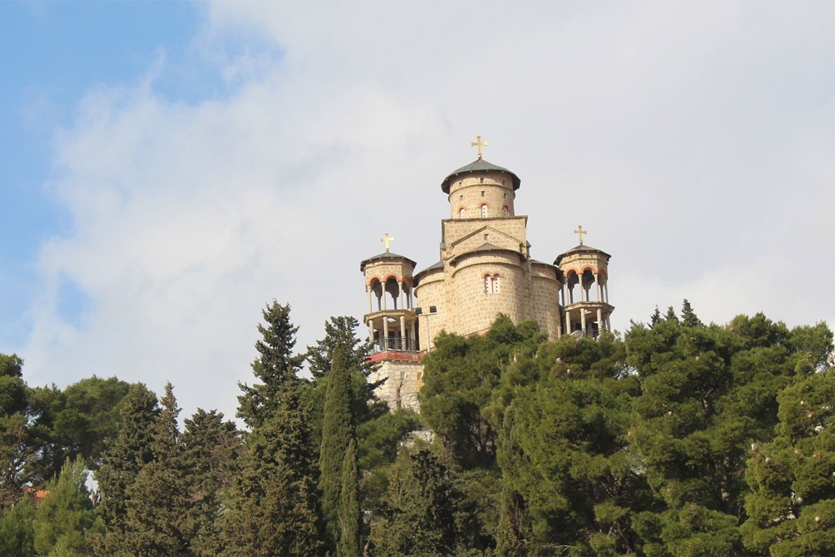 Počela obnova Hrama Svetih arhangela