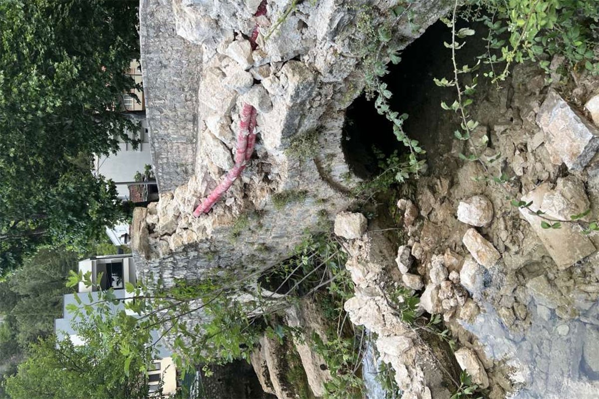 Zatražene hitne mjere zbog rušenja nacionalnog spomenika "Ćuprija" u Stocu
