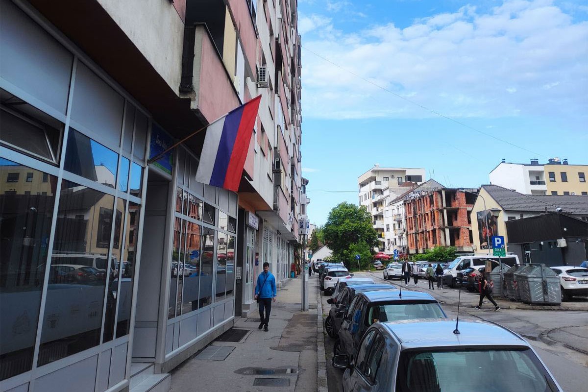 Banjalučani se odazvali pozivu Vlade RS i istakli zastave Srpske