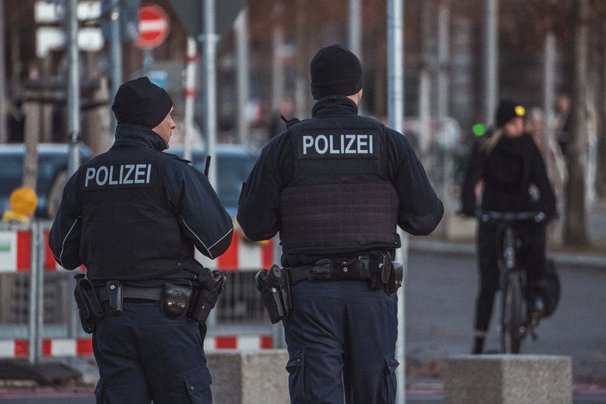 Dva mladića uhapšena u Njemačkoj: Htjeli noževima da izbodu vjernike