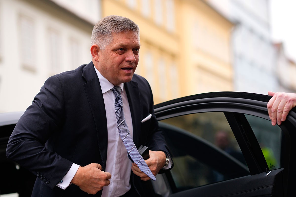 Fico prevezen u Bratislavu