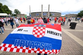 Hrvatski navijači podržavaju Srbiju: "Naši smo" (VIDEO)