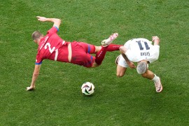 Pavlović kolabirao u utakmici sa Slovenijom, vraćali ga u život (VIDEO)