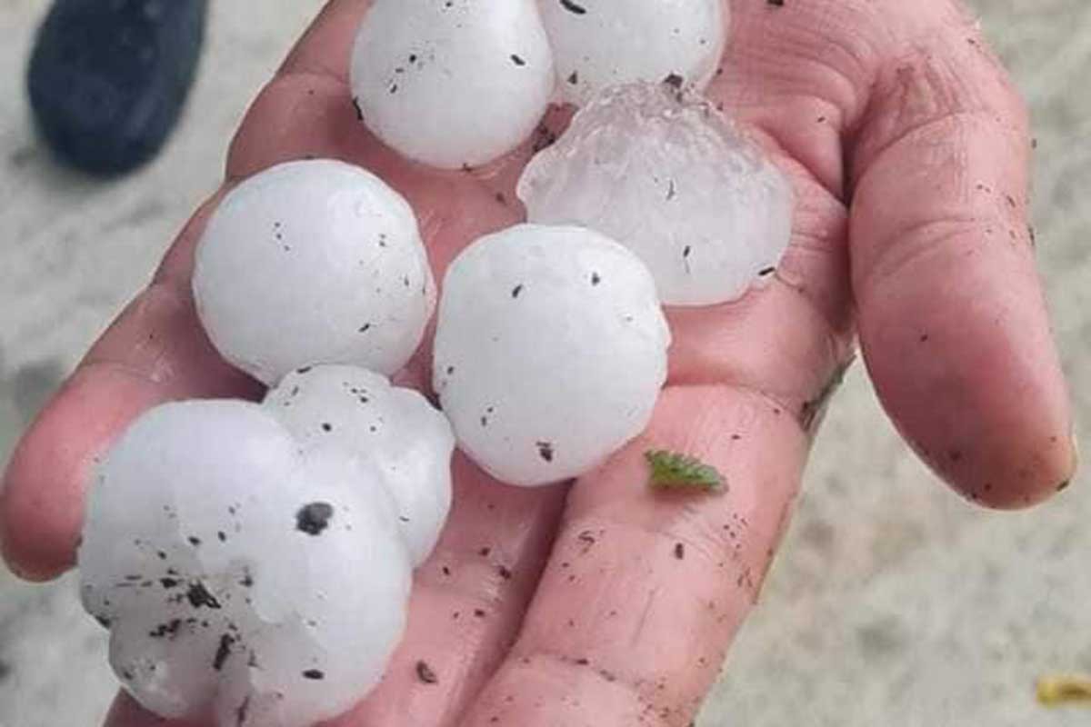 Ledene gromade zasule Modriču, pogledajte kako je to izgledalo (FOTO/VIDEO)