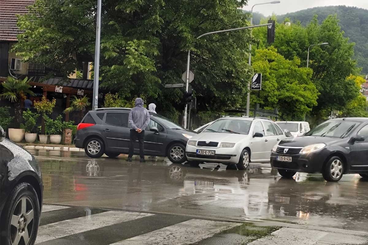 Haos na banjalučkim putevima: Kiša i nevrijeme izazvali seriju udesa