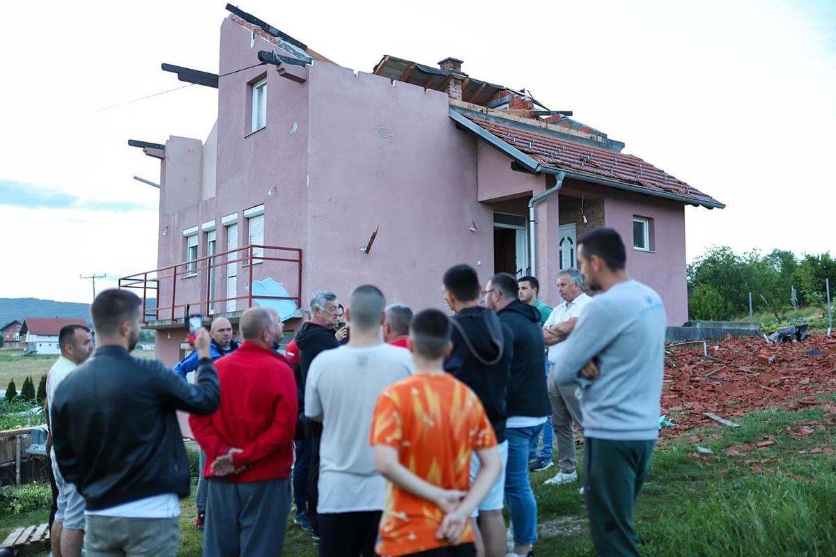 Mještanima Mišinog Hana nevrijeme odnijelo krov, na teren izašao i Stanivuković