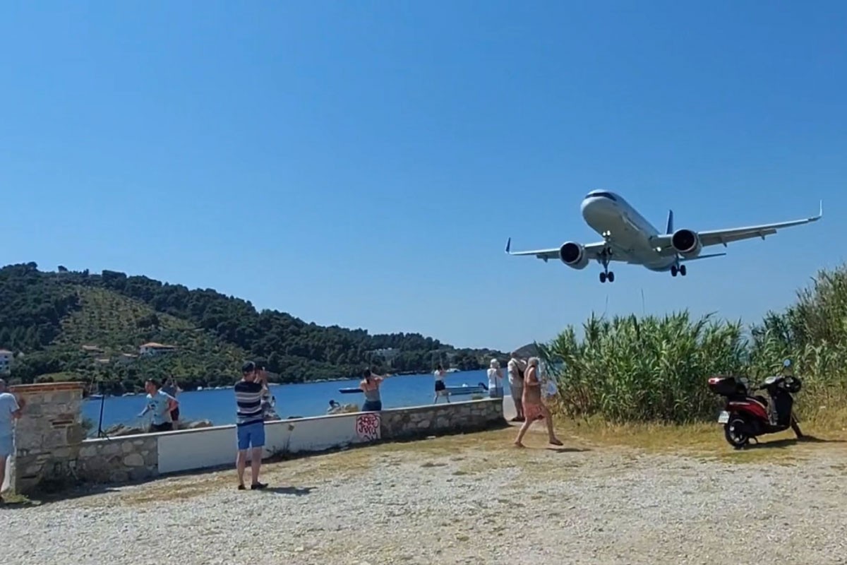 Pogledajte kako je avion turistima iz BiH proletio tik iznad glava (VIDEO)