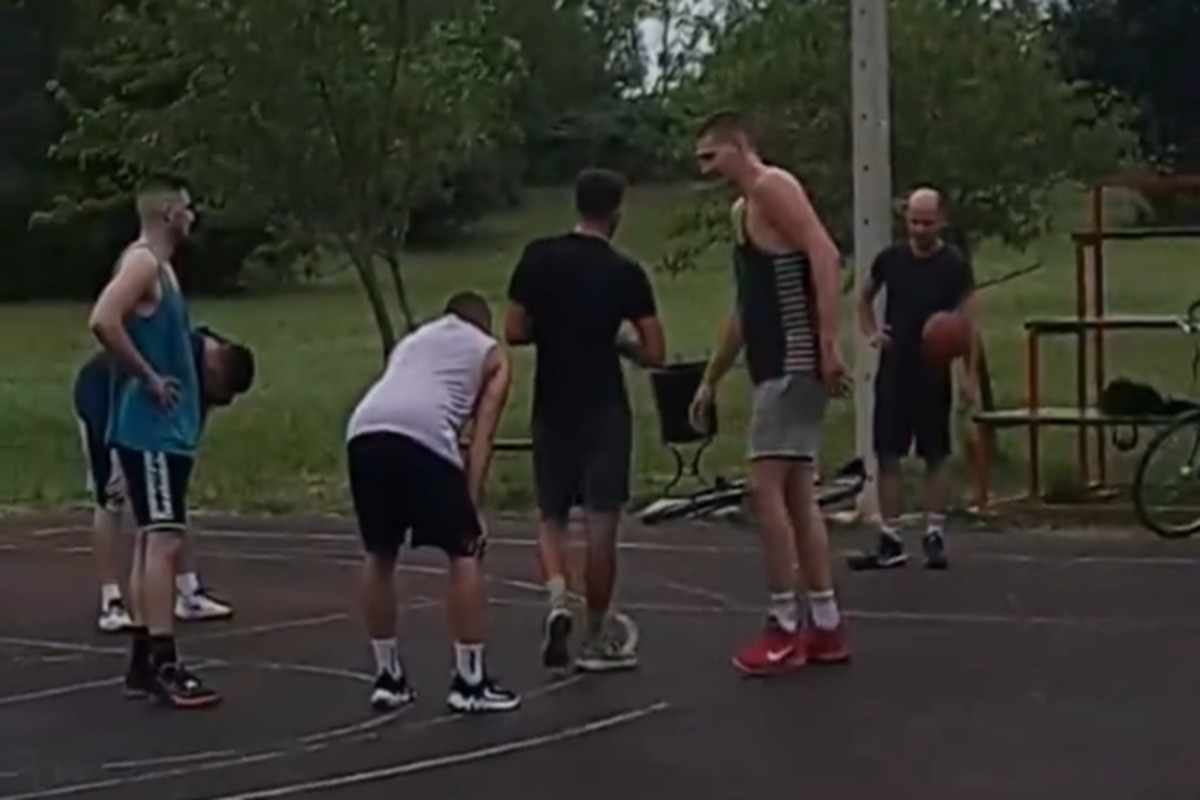 Jokić u opuštenom izdanju zaigrao basket (VIDEO)