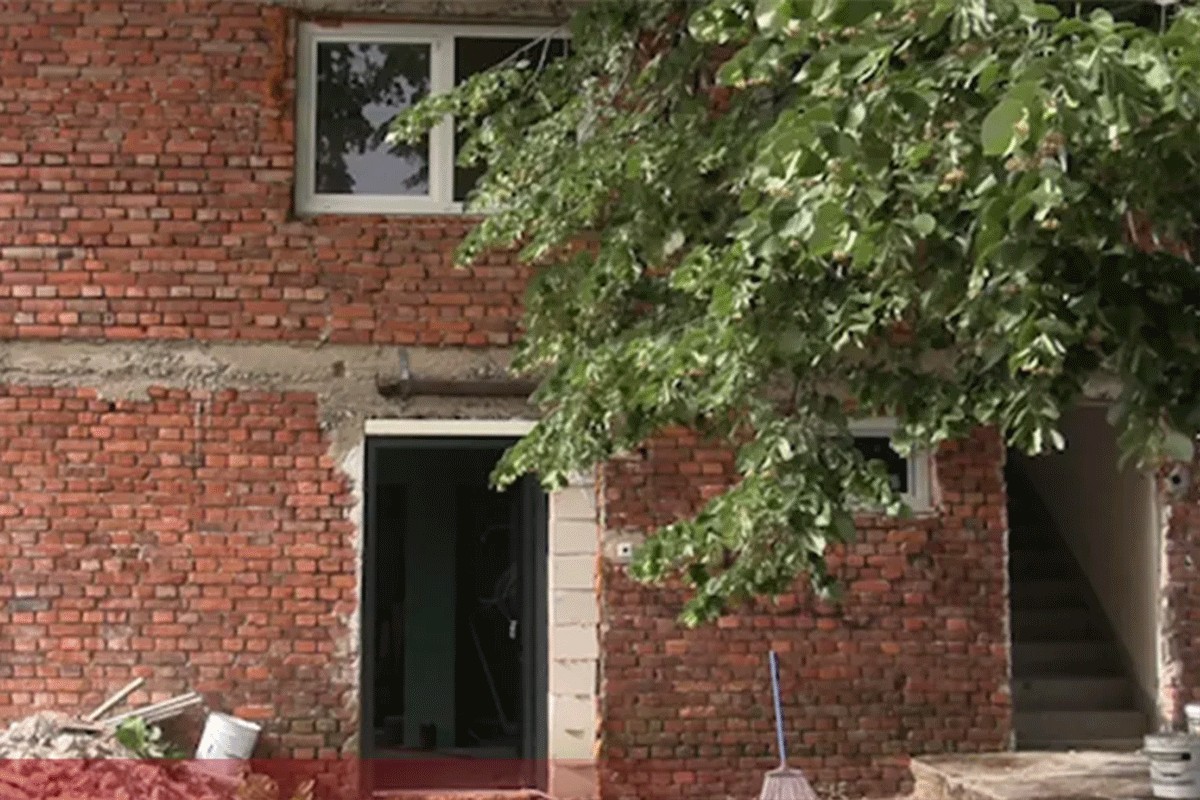 Devetočlana porodica Kostadinović počela sanaciju kuće