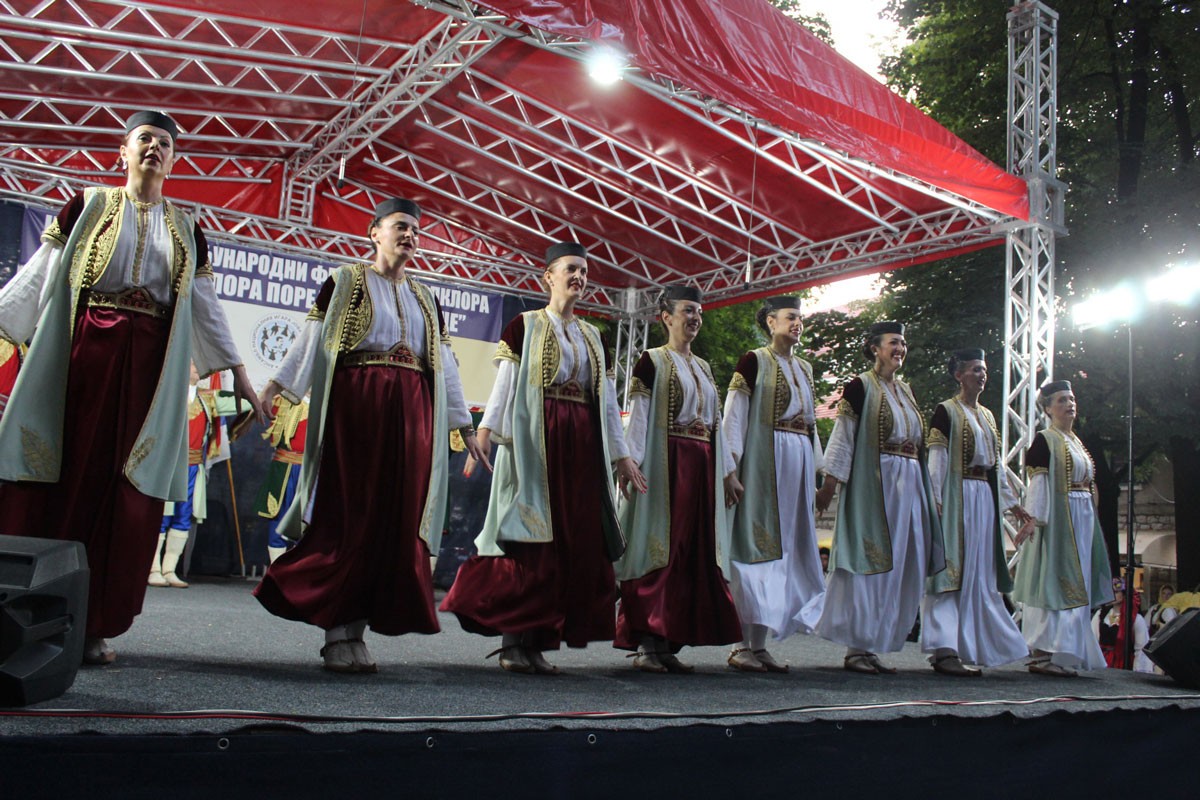 Dodjelom statua Dučića završen Festival folklora u Trebinju