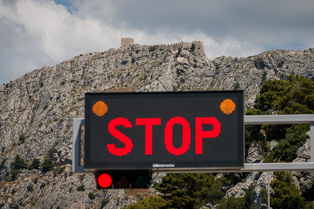 Gorio automobil bh. tablica u tunelu