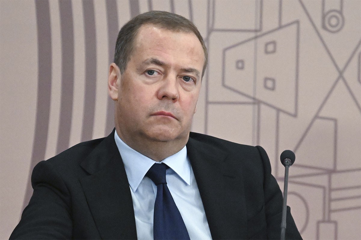 Medvedev poželio novom rukovodstvu NATO i EU neuspjehe i skandale