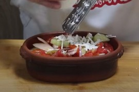 Originalni kafanski recept za šopsku salatu (VIDEO)