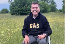 Mladiću sa cerebralnom paralizom potrebna pomoć dobrih ljudi