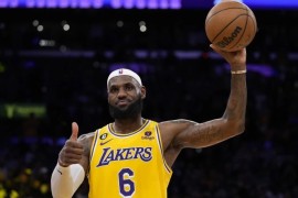 Lebron Džejms američki barjaktar u Parizu