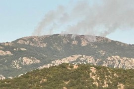 Bukti požar između Budve i Cetinja: Teren nepristupačan za gašenje