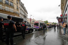 Pariz od sjaja do očaja: Migrante i beskućnike na silu potrpali u ...