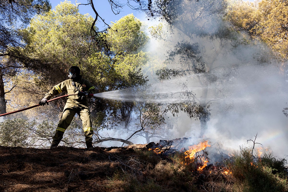 Vatrogasci se bore sa požarima u Grčkoj