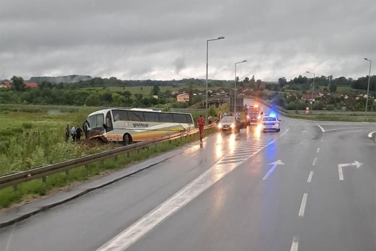 Autobus sletio u Prnjavoru, više povrijeđenih
