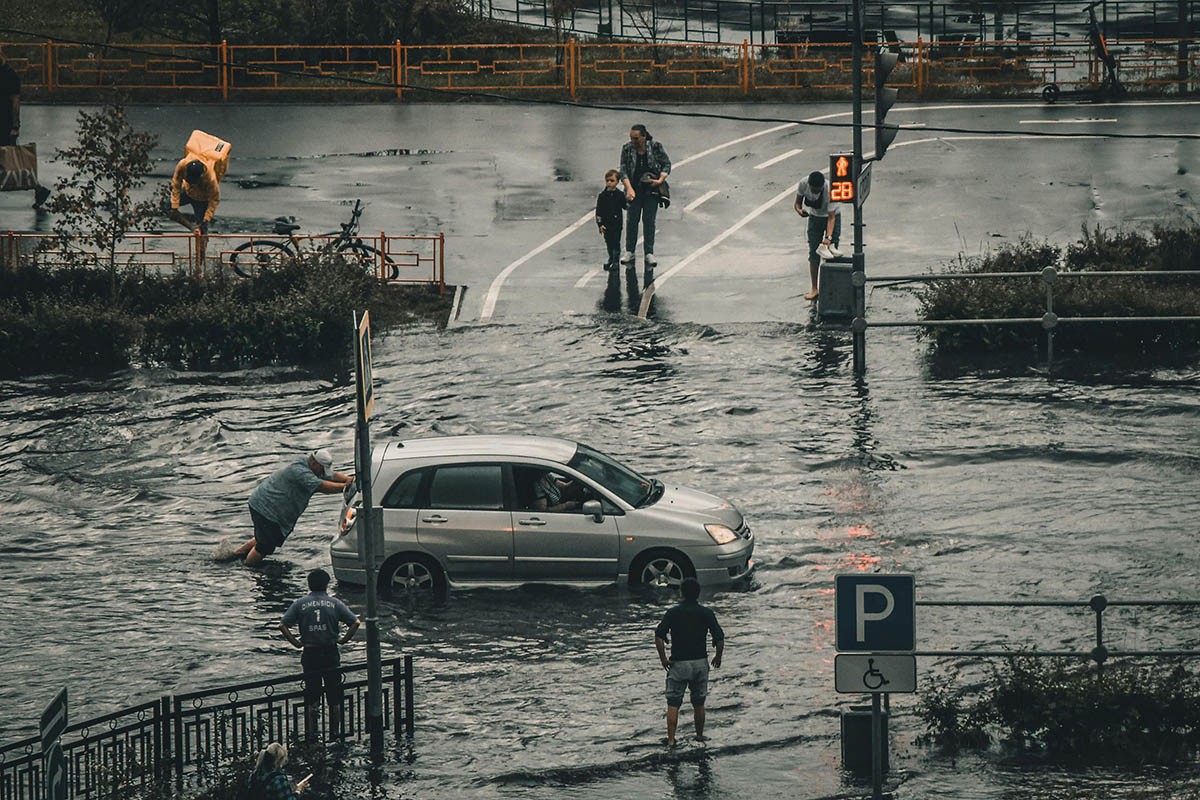 Kako voziti kada su putevi poplavljeni