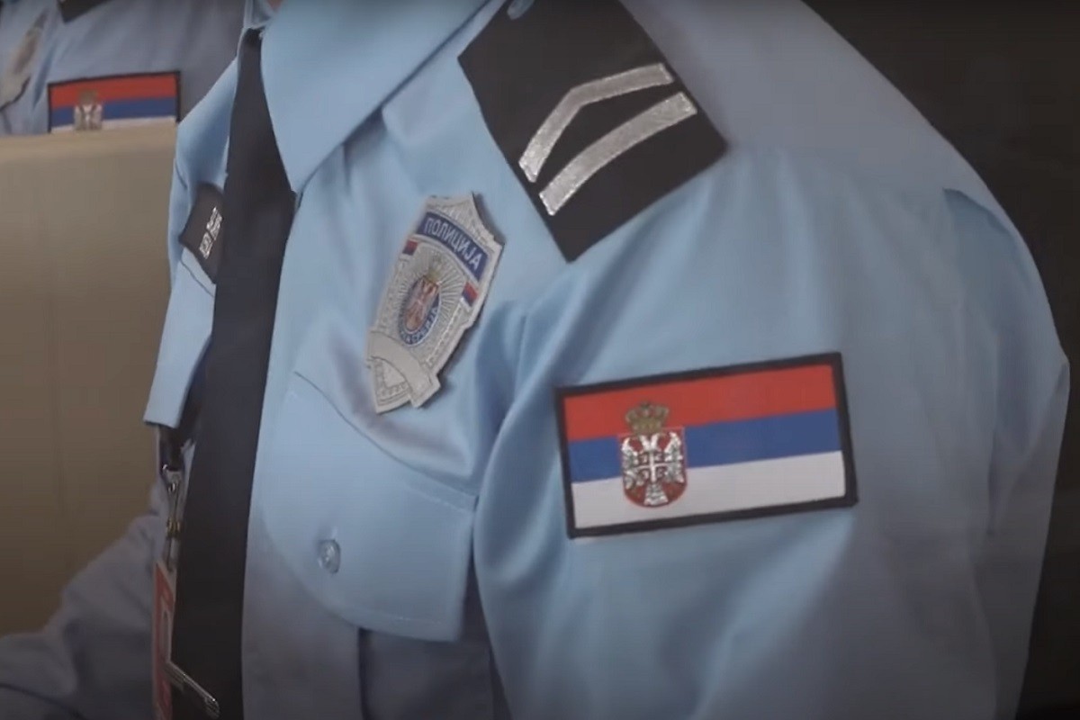 Drama u centru Beograda: Muškarac šetao sa puškom (VIDEO)